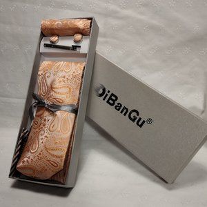 DiBanGu || Peach Paisley Tie Hanky Cufflinks Set